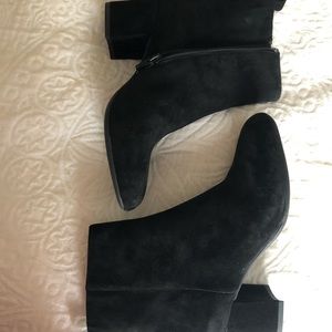 Gianni bini suede booties 💛